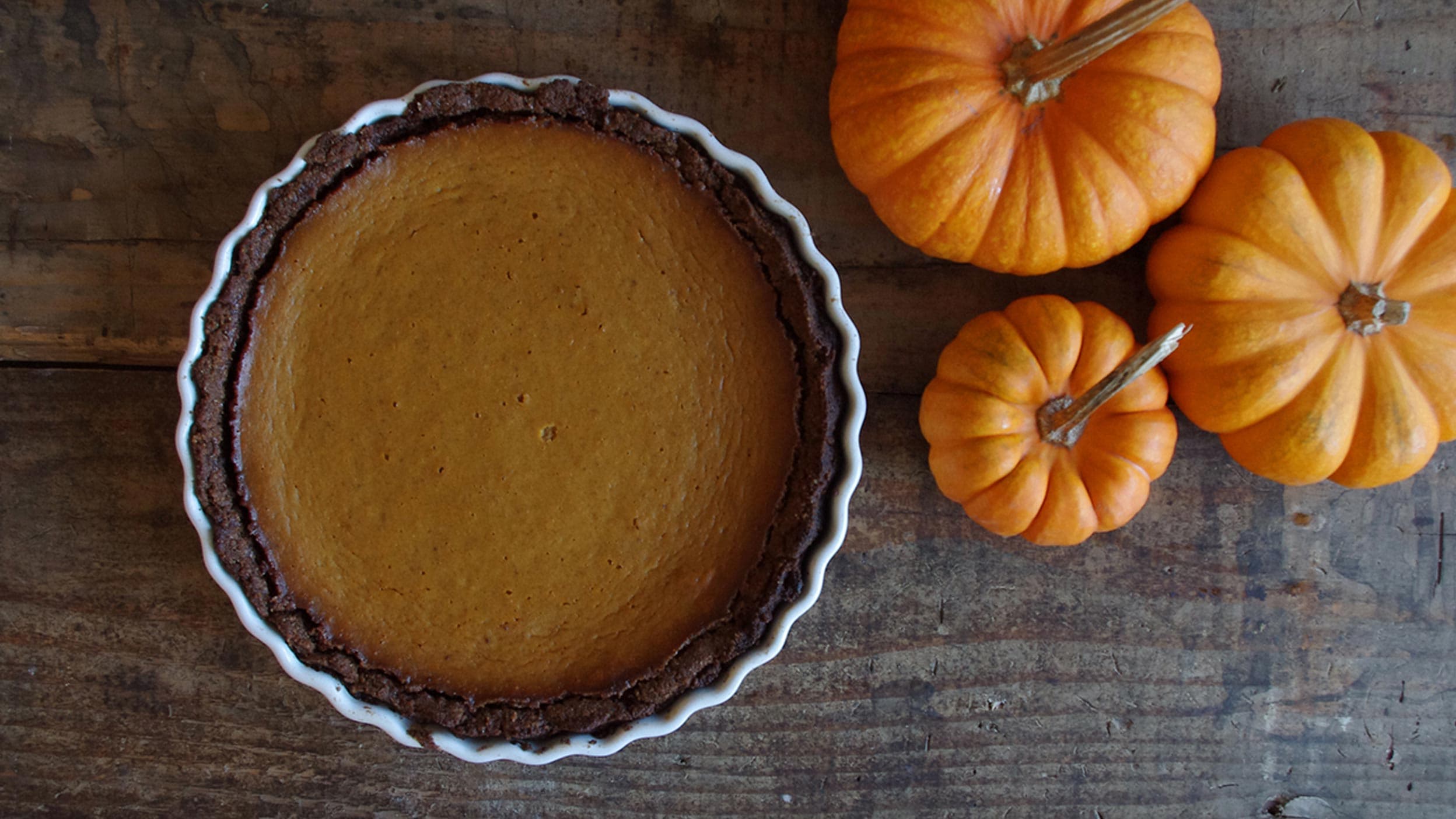 Pumpkin Pie with Gingerbread Crust